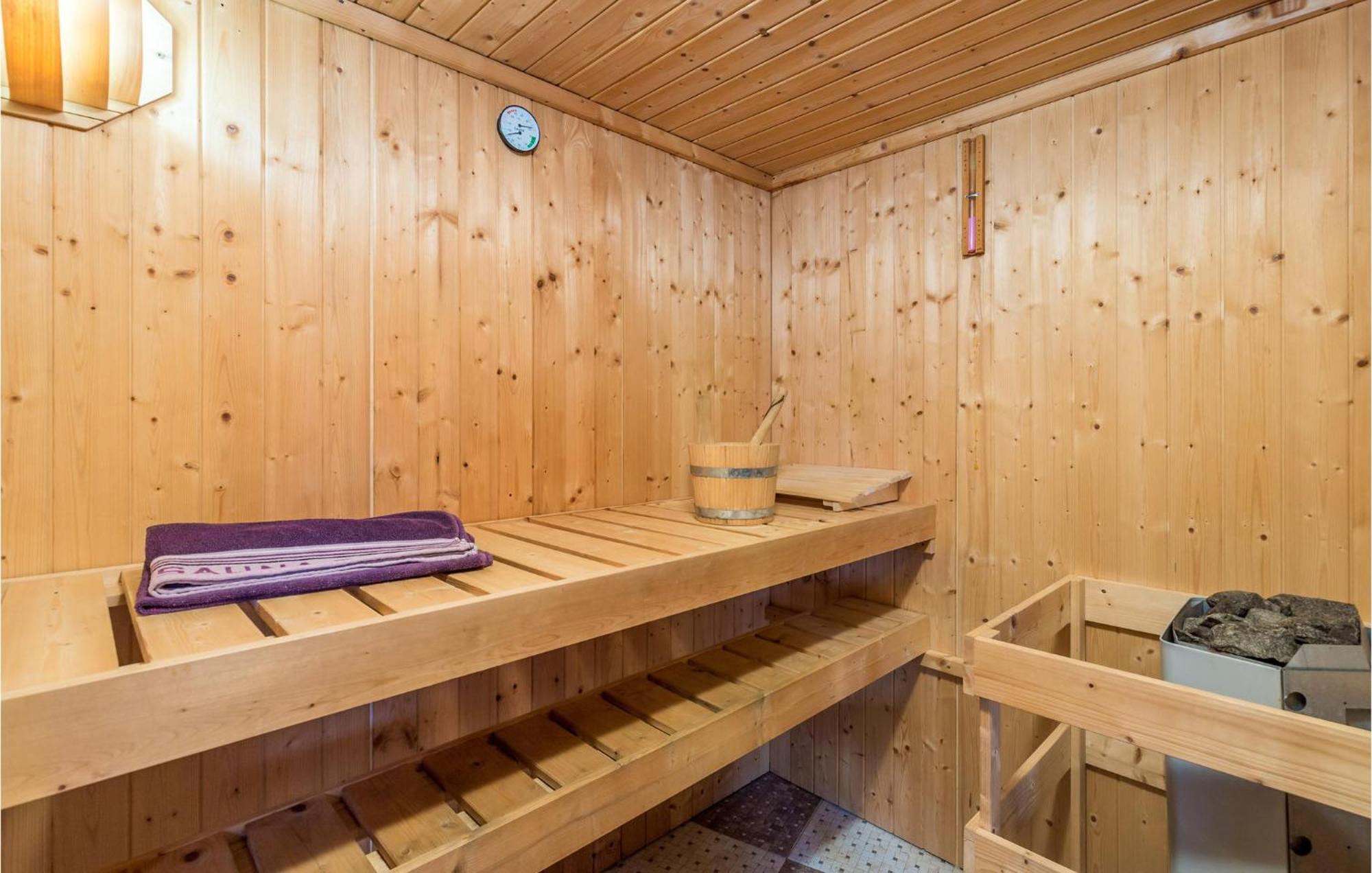 Gorgeous Home In Zgaljici With Sauna Экстерьер фото